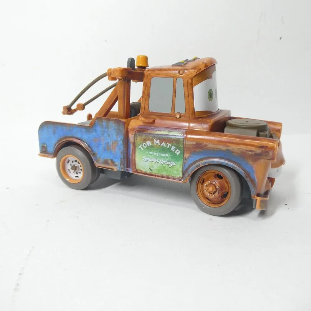 Pixar Cars Lot - Tow Mater Tow Truck & XRS Mud Racing George